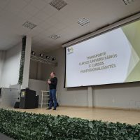 Reunião sobre transporte universitário reúne comunidade e autoridades em São Domingos