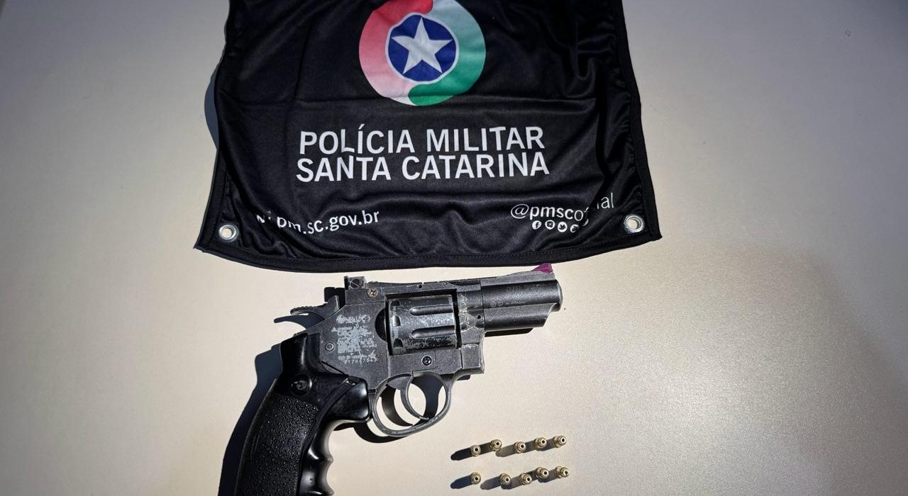 Polícia Militar apreende arma de fogo e munições após perseguição em Entre Rios