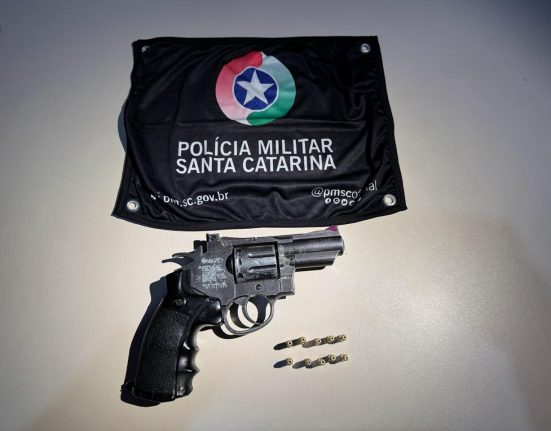 Polícia Militar apreende arma de fogo e munições após perseguição em Entre Rios