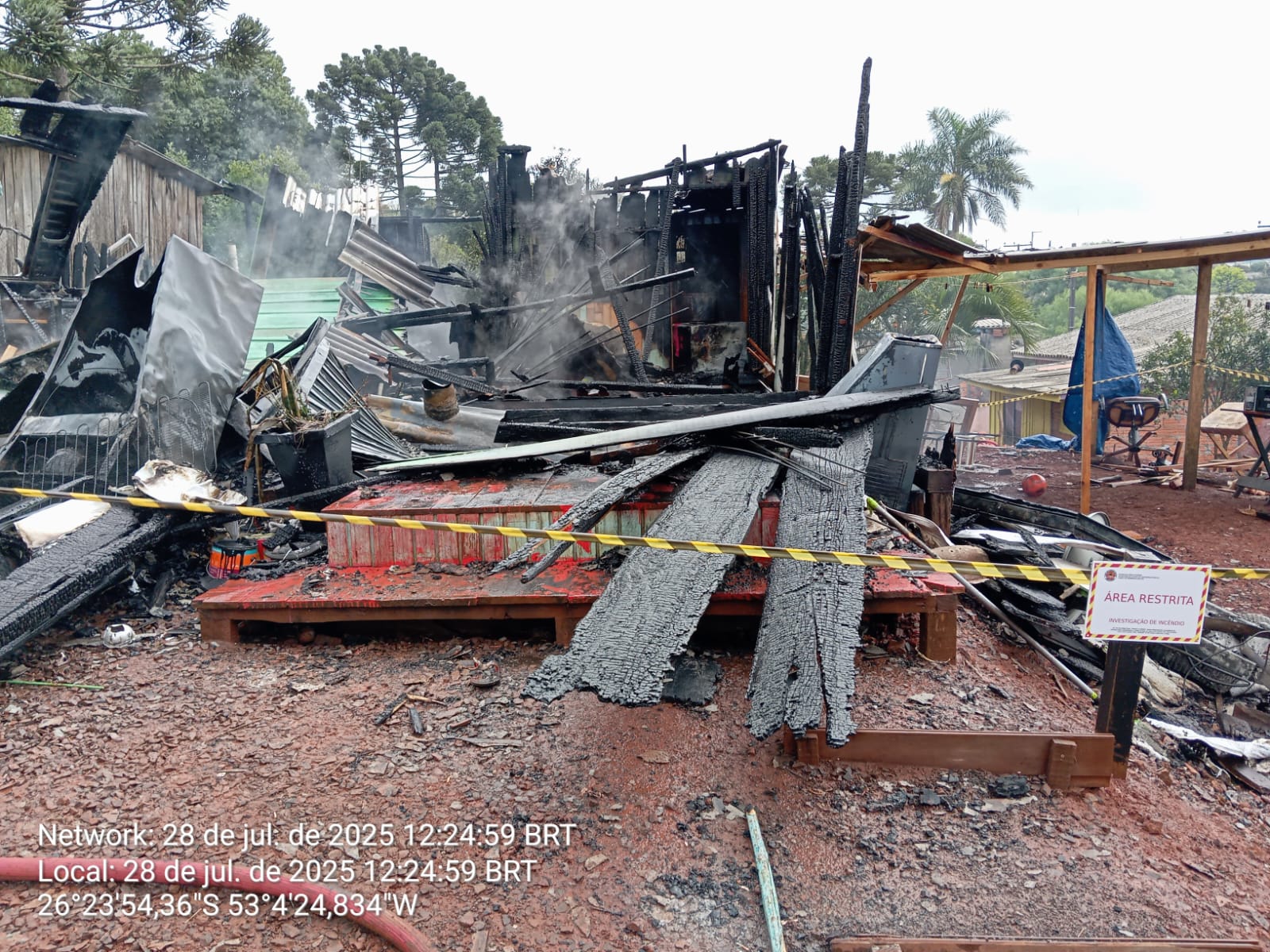 Incêndio destrói residência em Campo Erê