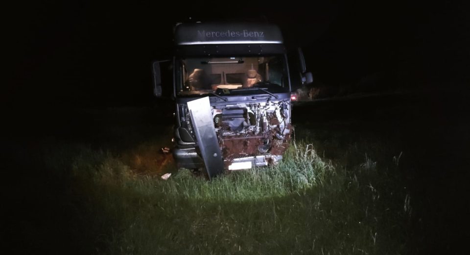 Carreta sai da pista em Abelardo Luz e motorista é encaminhado ao hospital
