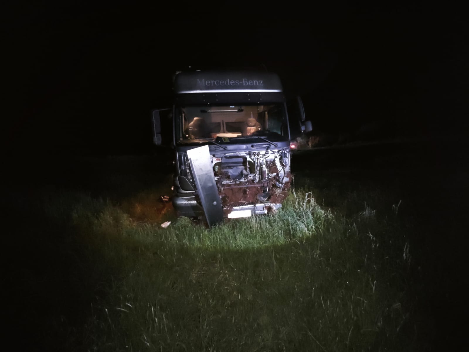 Carreta sai da pista em Abelardo Luz e motorista é encaminhado ao hospital