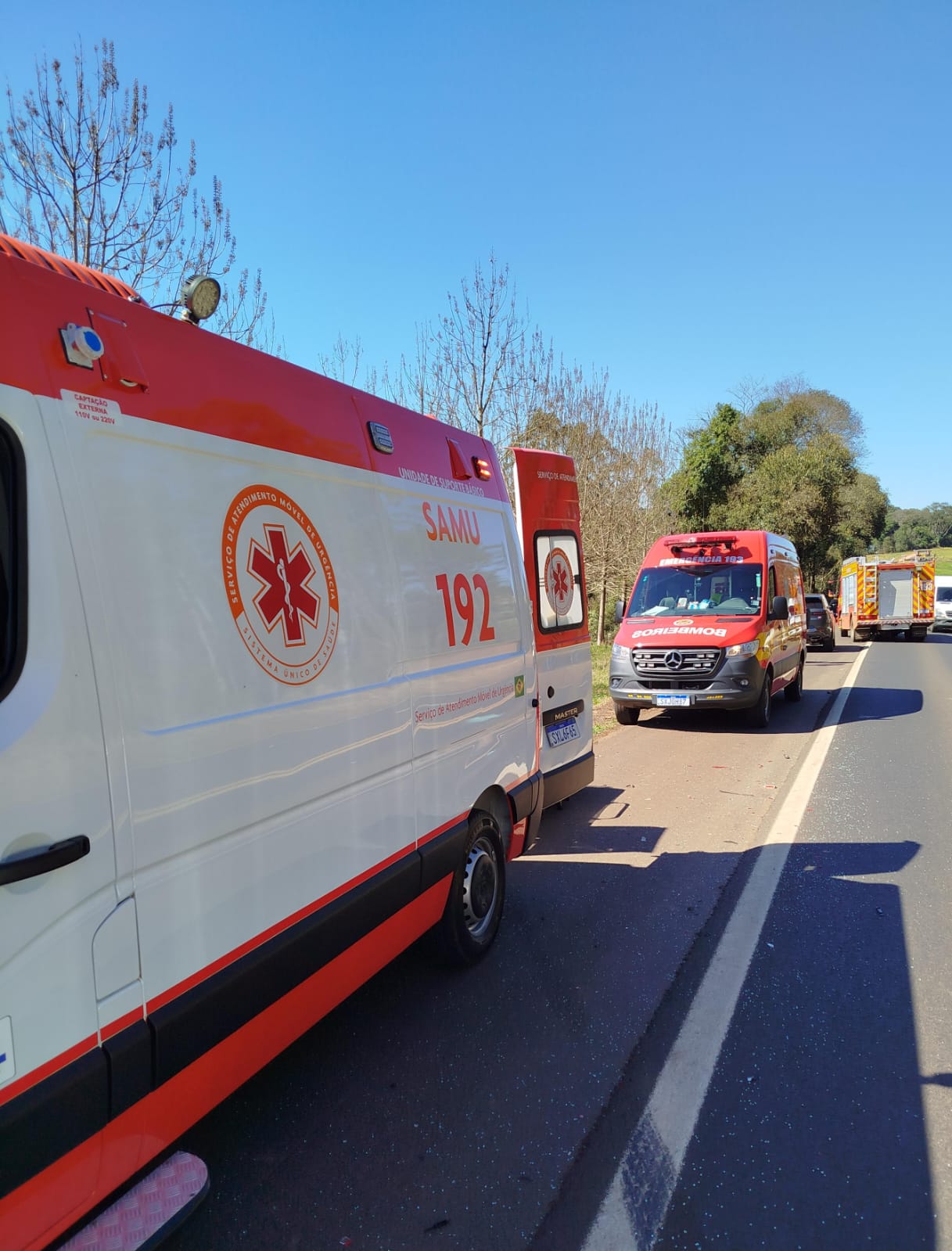 Colisão entre dois veículos deixa jovem ferida na BR-282