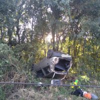 Saída de pista seguida de capotamento é registrada em Quilombo