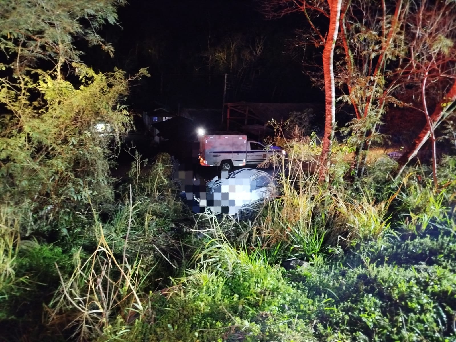 Grave colisão na BR-282 em Iraceminha deixa uma pessoa morta e oito feridas