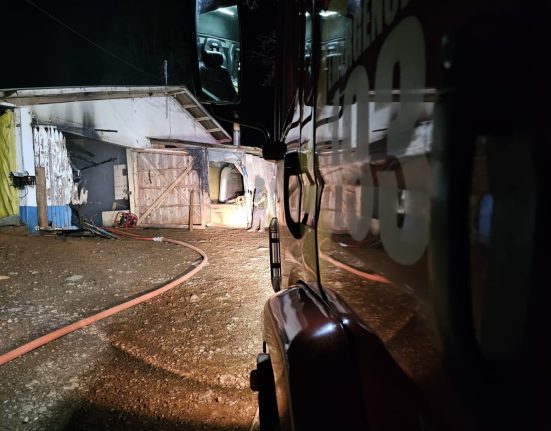 Bombeiros controlam princípio de incêndio em aviário