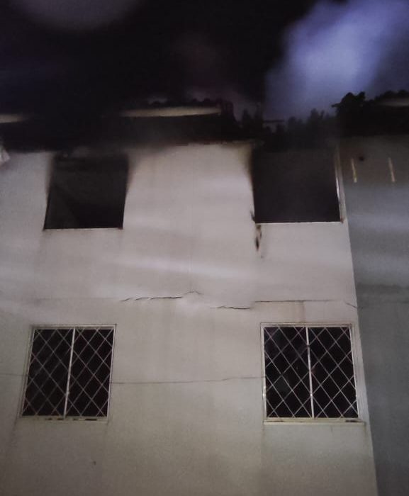 Explosão seguida de incêndio atinge apartamento em Chapecó
