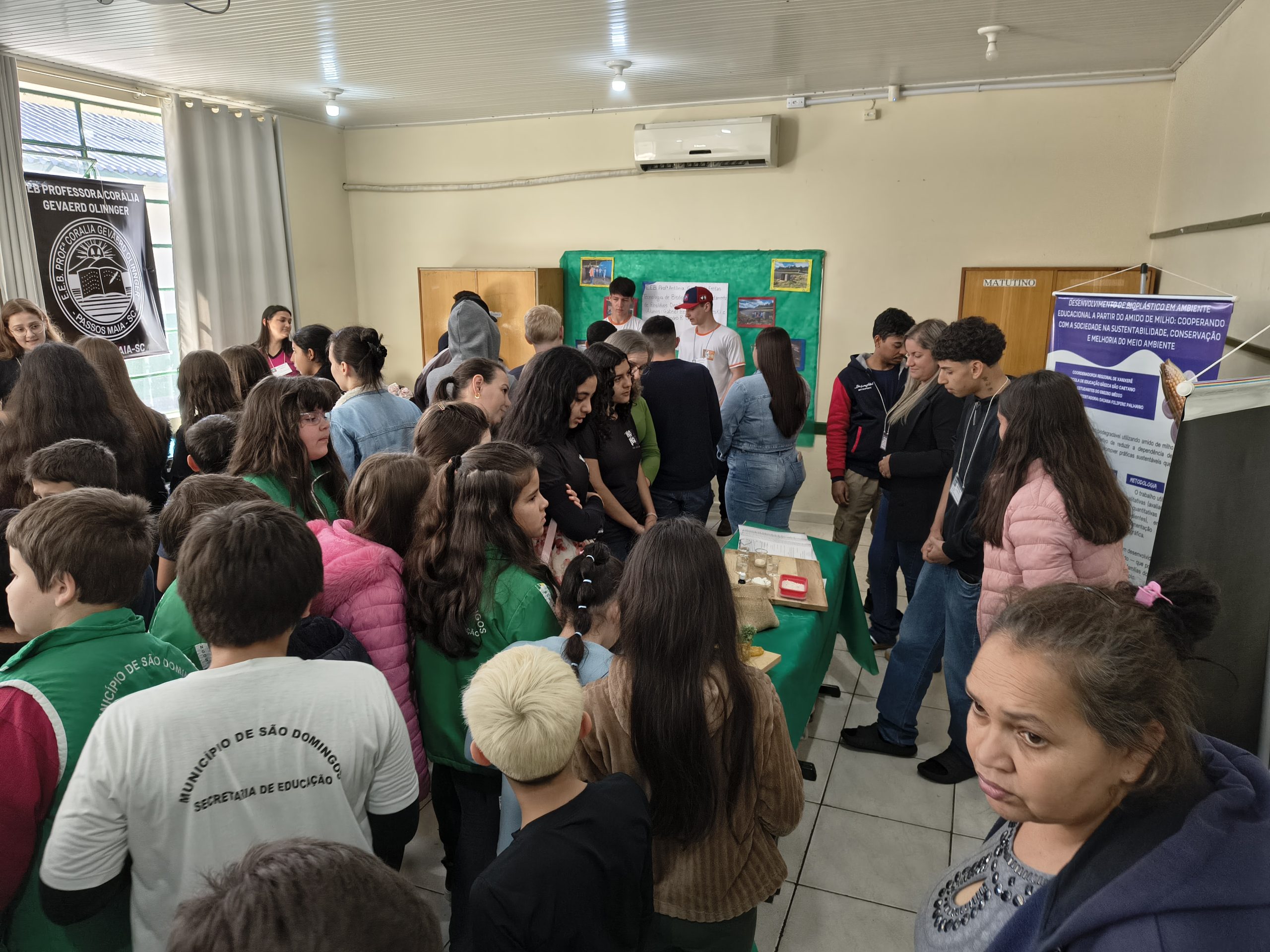 Escola João Roberto Moreira sedia Fecitec