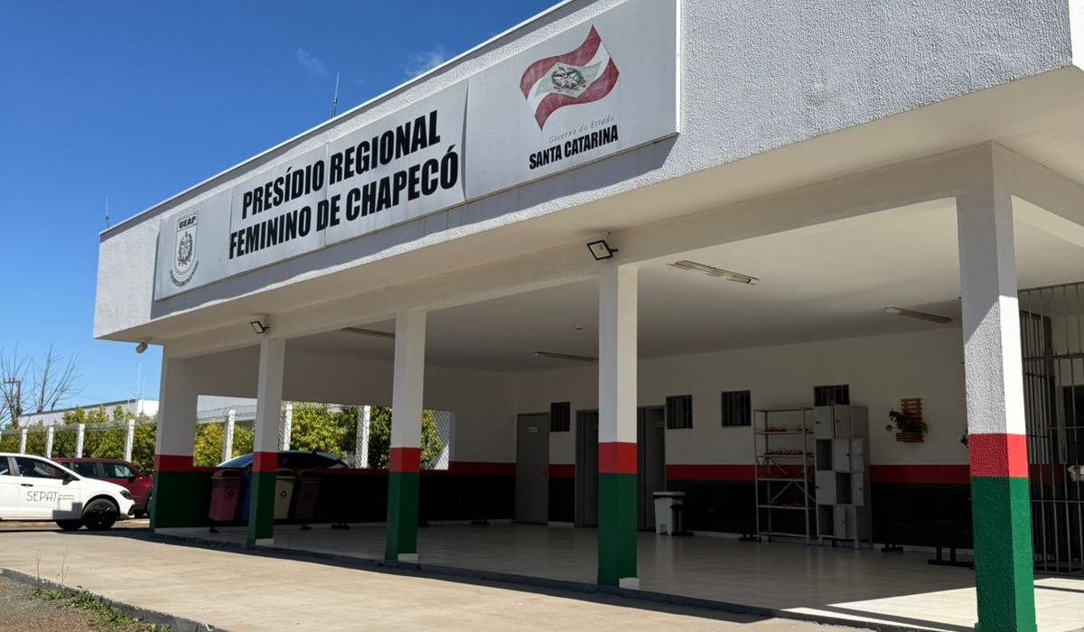 Mulher é presa em São Domingos durante cumprimento de mandado judicial