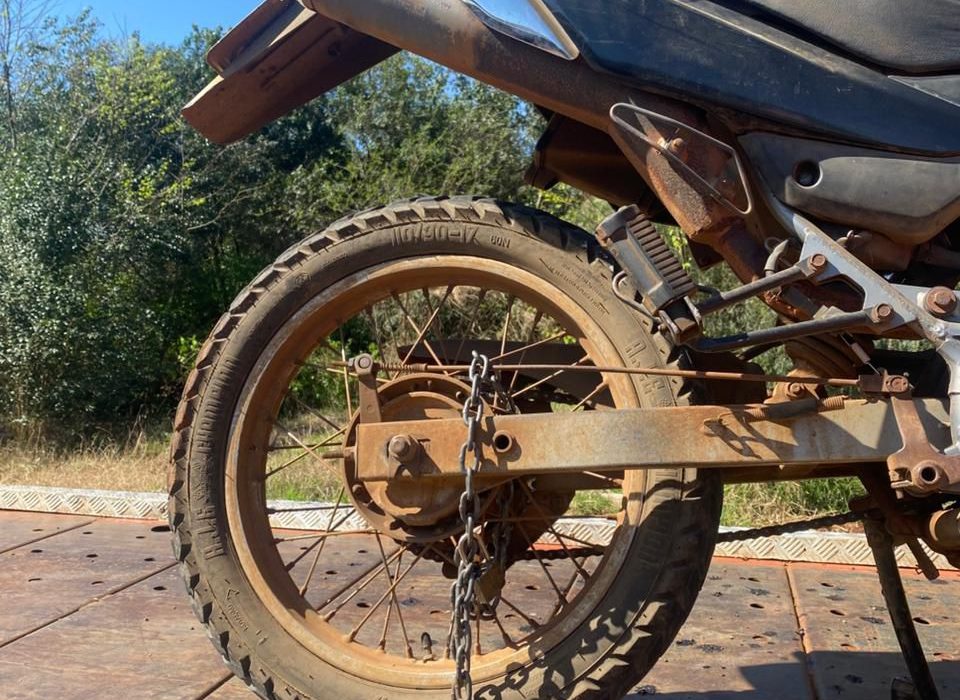 Polícia Militar recupera motocicleta furtada em São Domingos e prende suspeito