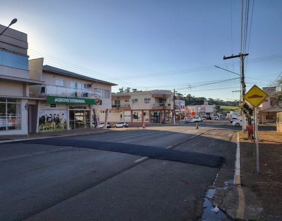Novas lombadas são instaladas em São Domingos