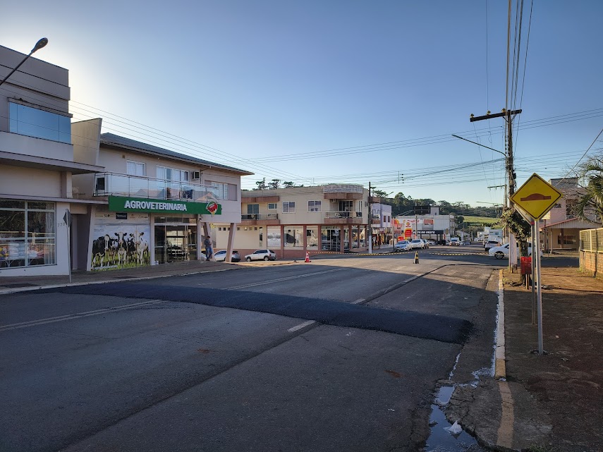 Novas lombadas são instaladas em São Domingos