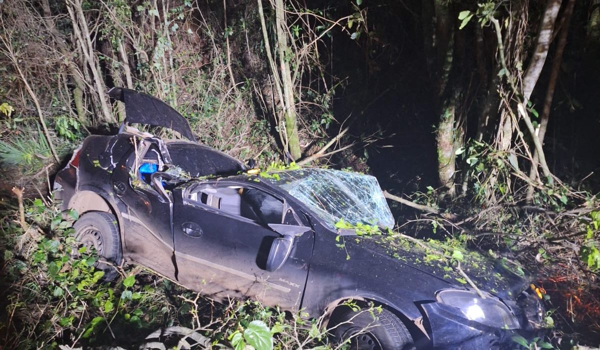 Motorista fica ferido após capotamento na SC-480 em São Domingos
