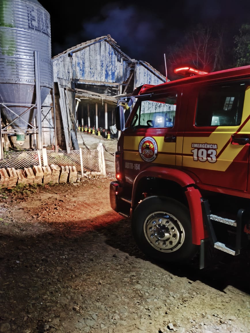 Incêndio atinge aviário no interior de Serra Alta