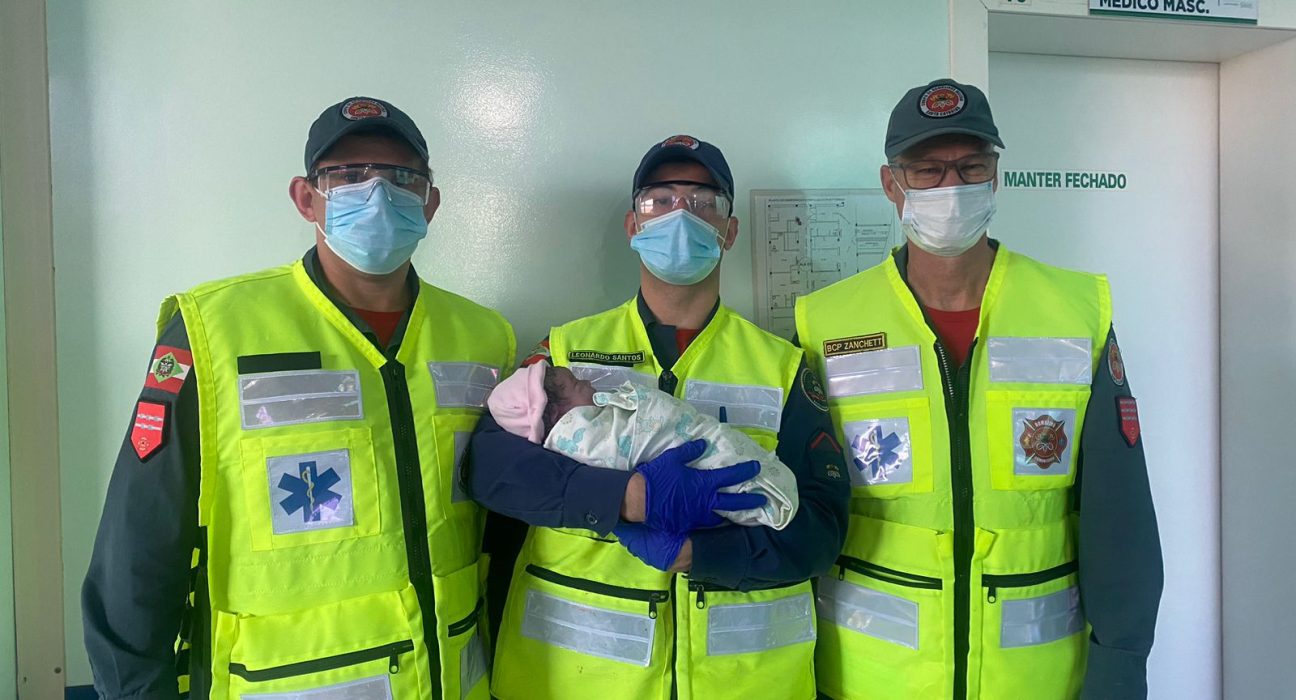 Mãe dá à luz dentro de ambulância dos Bombeiros em SC