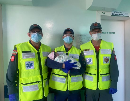 Mãe dá à luz dentro de ambulância dos Bombeiros em SC