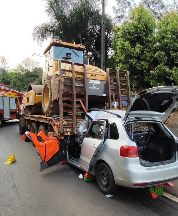 Colisão entre carro e caminhão mobiliza resgate aéreo na SC-157