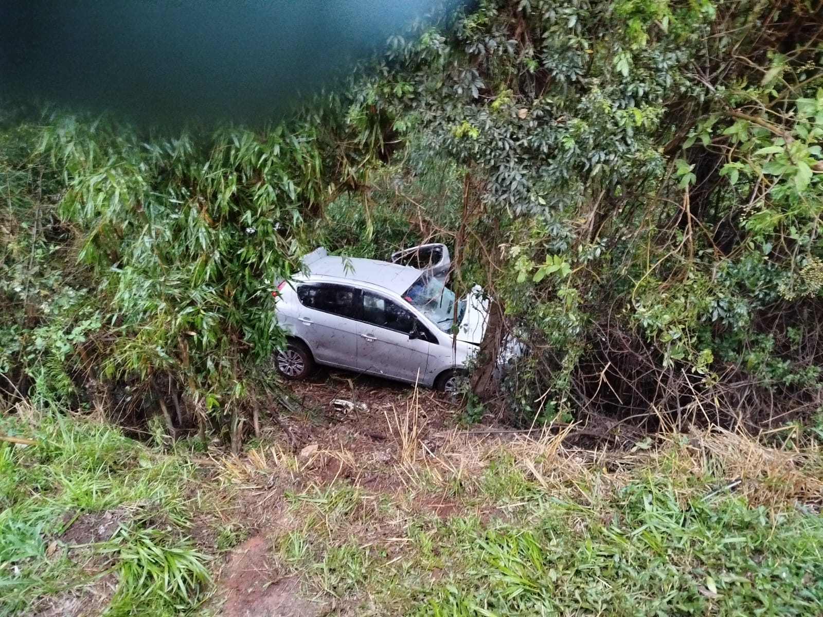 Grave acidente na PR-158 deixa três pessoas feridas em Vitorino
