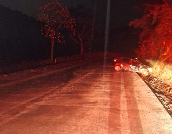 Veículo capota na SC-305 em São Lourenço do Oeste
