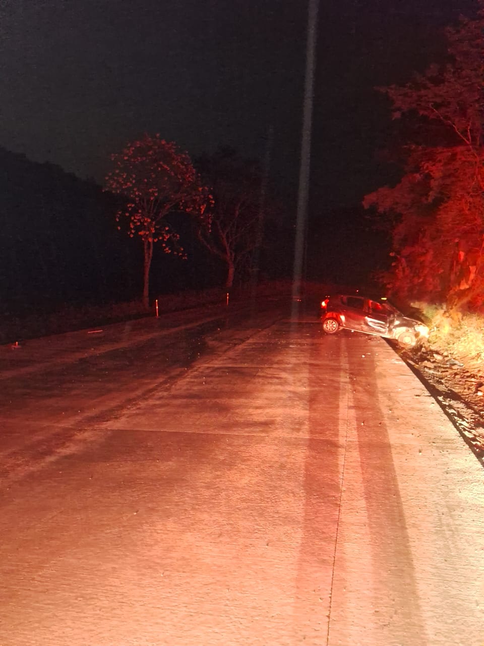 Veículo capota na SC-305 em São Lourenço do Oeste