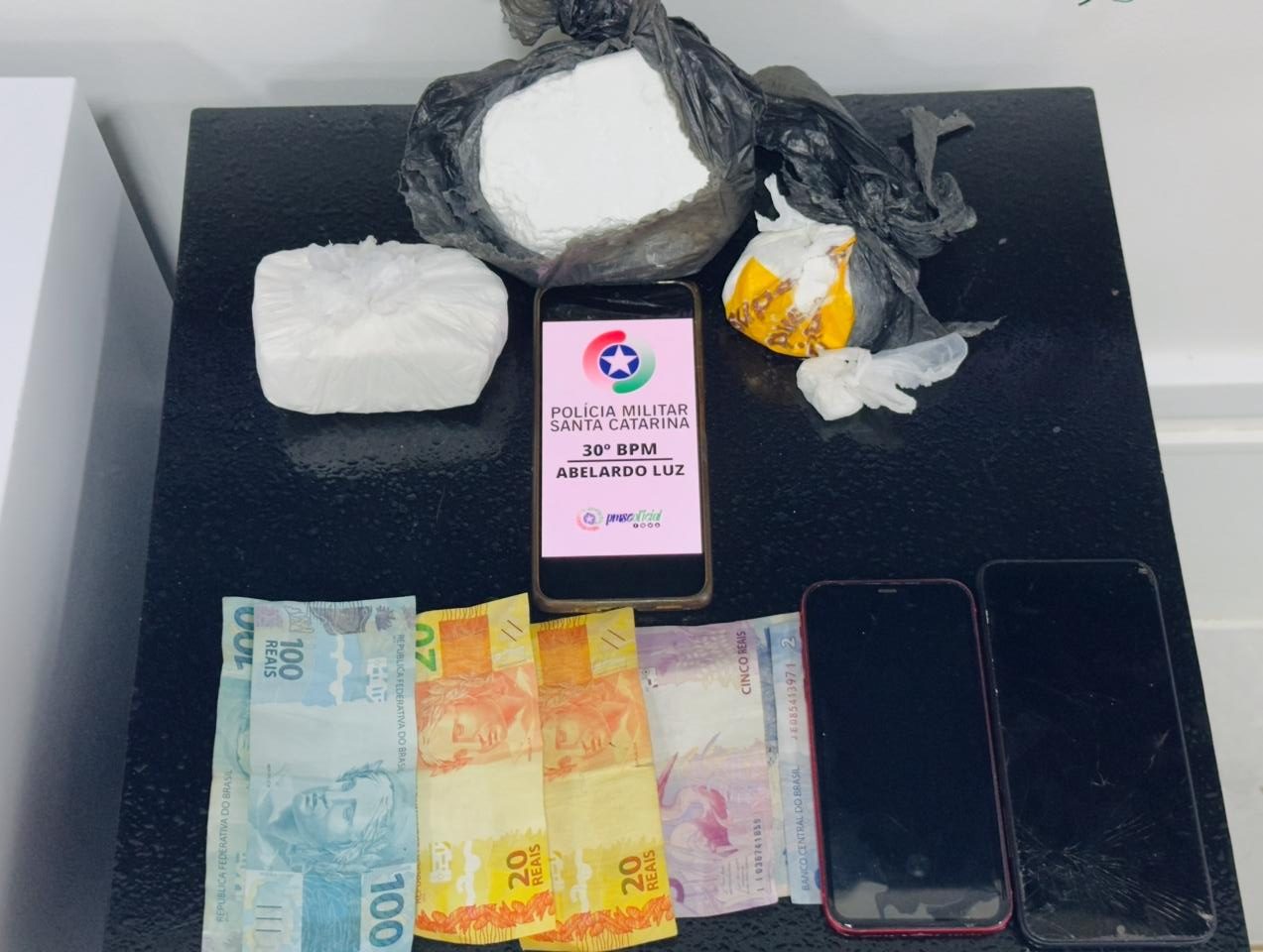Polícia apreende drogas e prende duas pessoas em Abelardo Luz