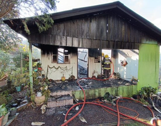 Incêndio destrói residência em Itapiranga