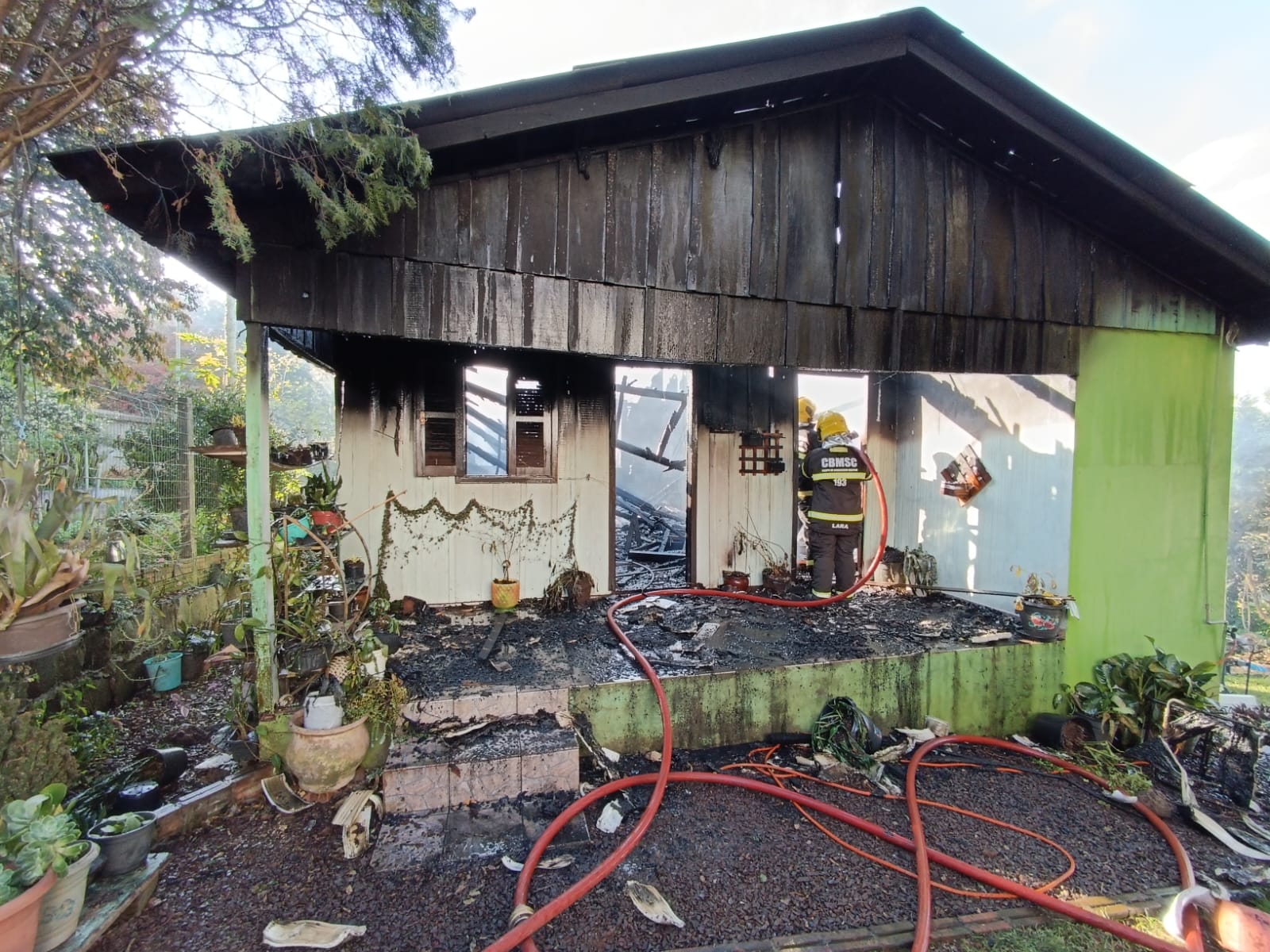 Incêndio destrói residência em Itapiranga