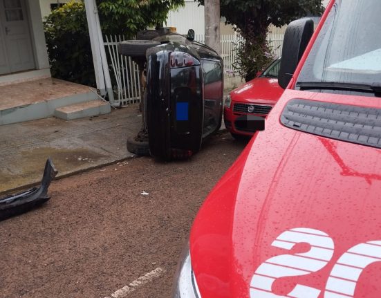 Criança é resgatada após capotamento em São Carlos