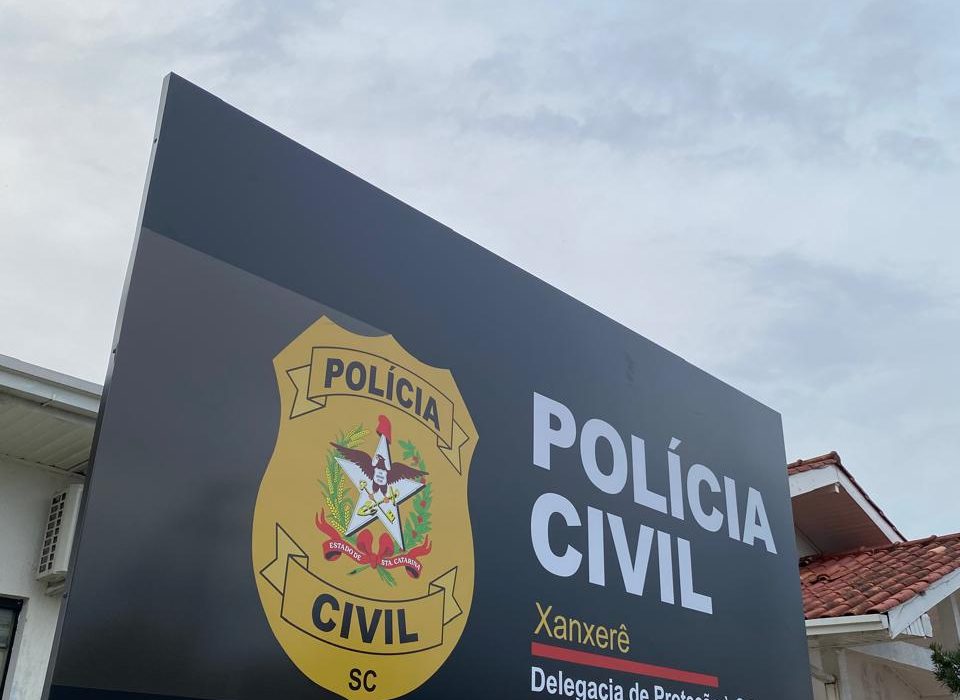 Polícia Civil cumpre mandado em investigação de ameaças contra aluna em escola de Xanxerê