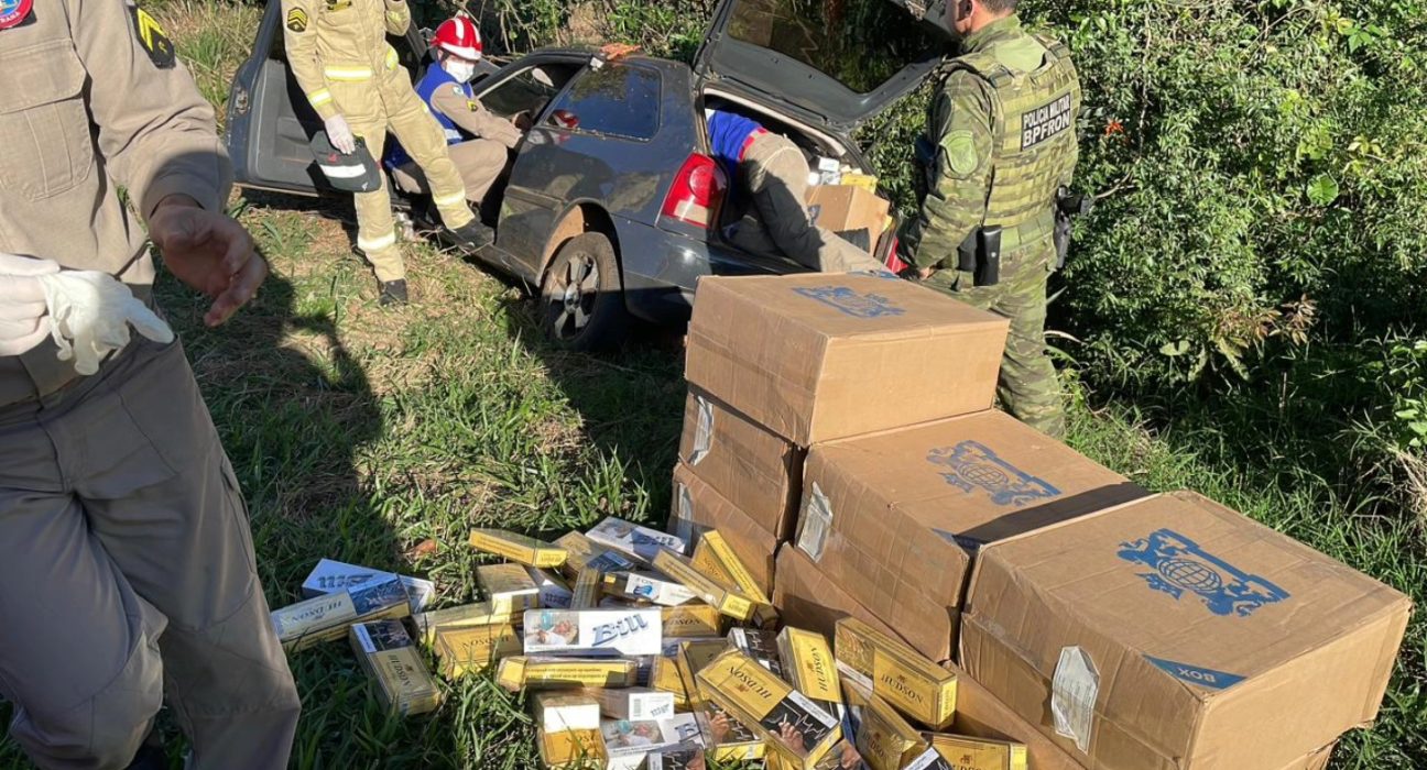 Polícia Militar apreende carga de cigarros contrabandeados após perseguição no Paraná