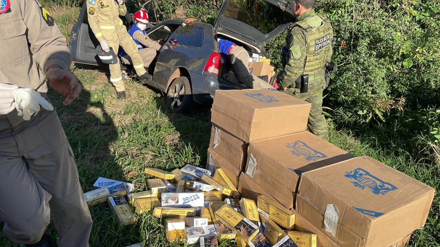 Polícia Militar apreende carga de cigarros contrabandeados após perseguição no Paraná