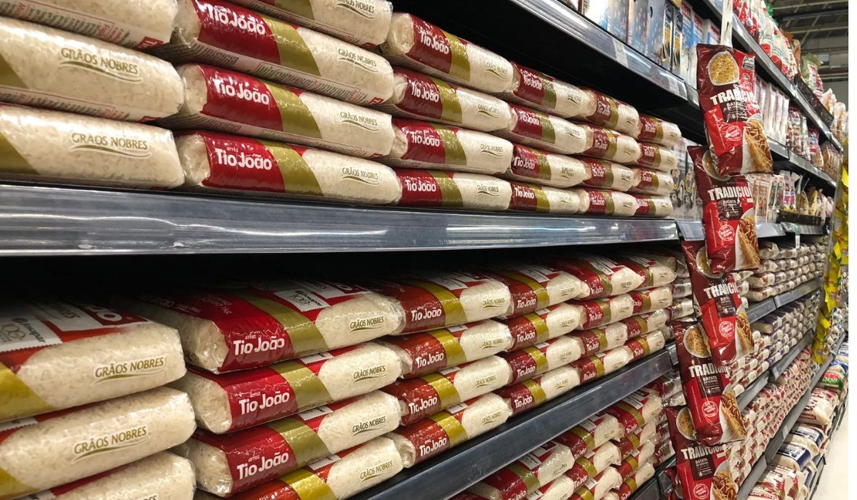 Preço do arroz está em queda livre nas gôndolas de supermercados – Foto: Divulgação/Asserj