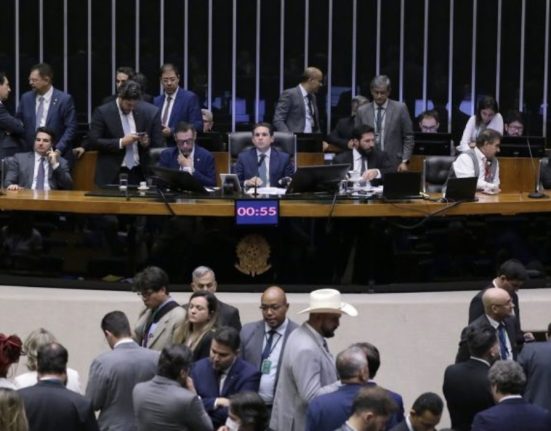 Câmara aprova isenção do Imposto de Renda para quem ganha até R$ 5 mil