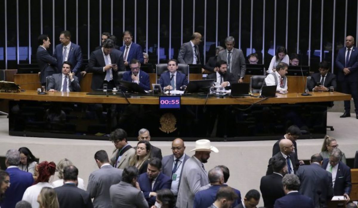 Câmara aprova isenção do Imposto de Renda para quem ganha até R$ 5 mil