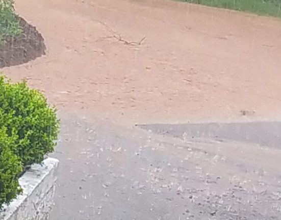 Enxurrada atinge comunidade de Santo Antônio após forte chuva
