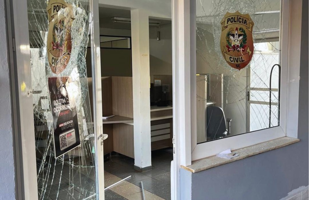 Jovem é preso após depredar Delegacia da Polícia Civil em Xanxerê