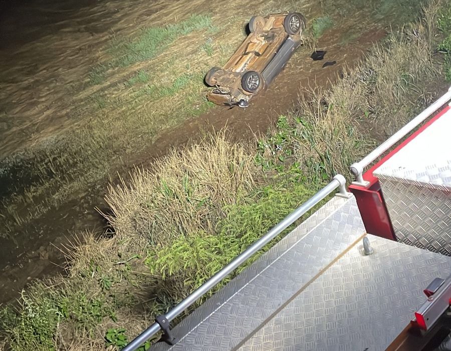 Motorista de 20 anos fica ferido após capotamento em Ipuaçu