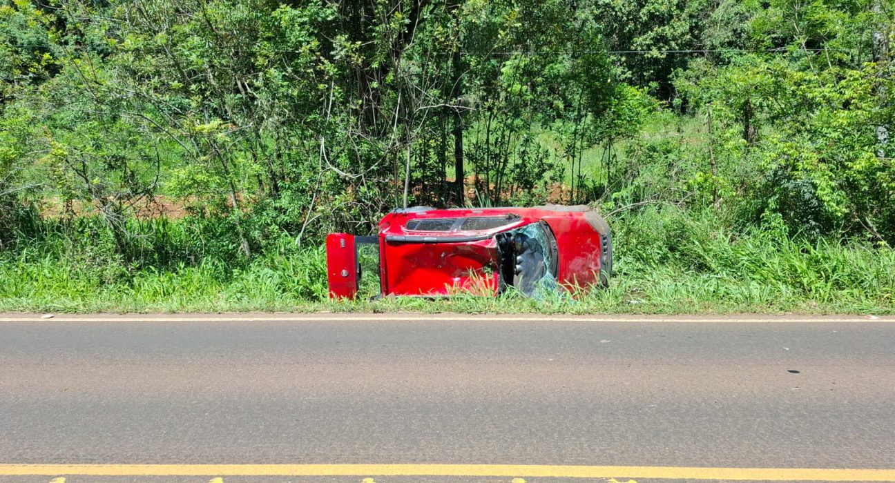 Mulher fica ferida em capotamento na SC-480 em Ipuaçu