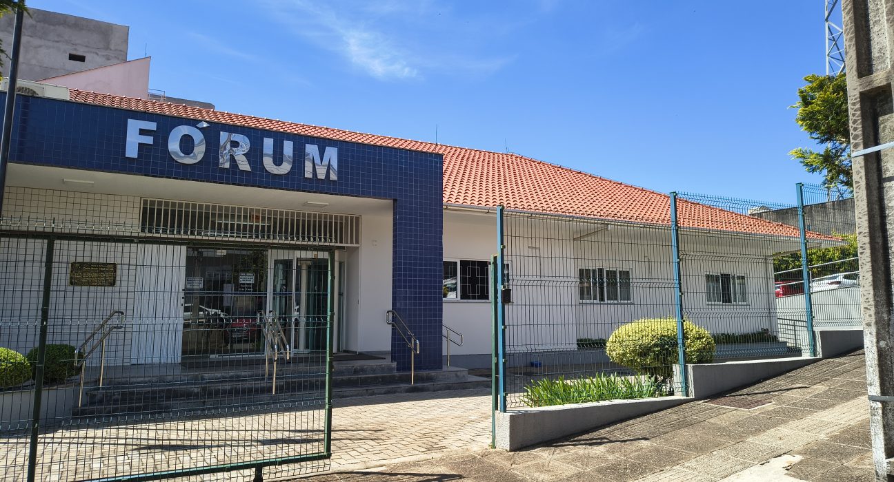 Júri Popular condena dois homens por tentativa de homicídio e corrupção de menores em São Domingos