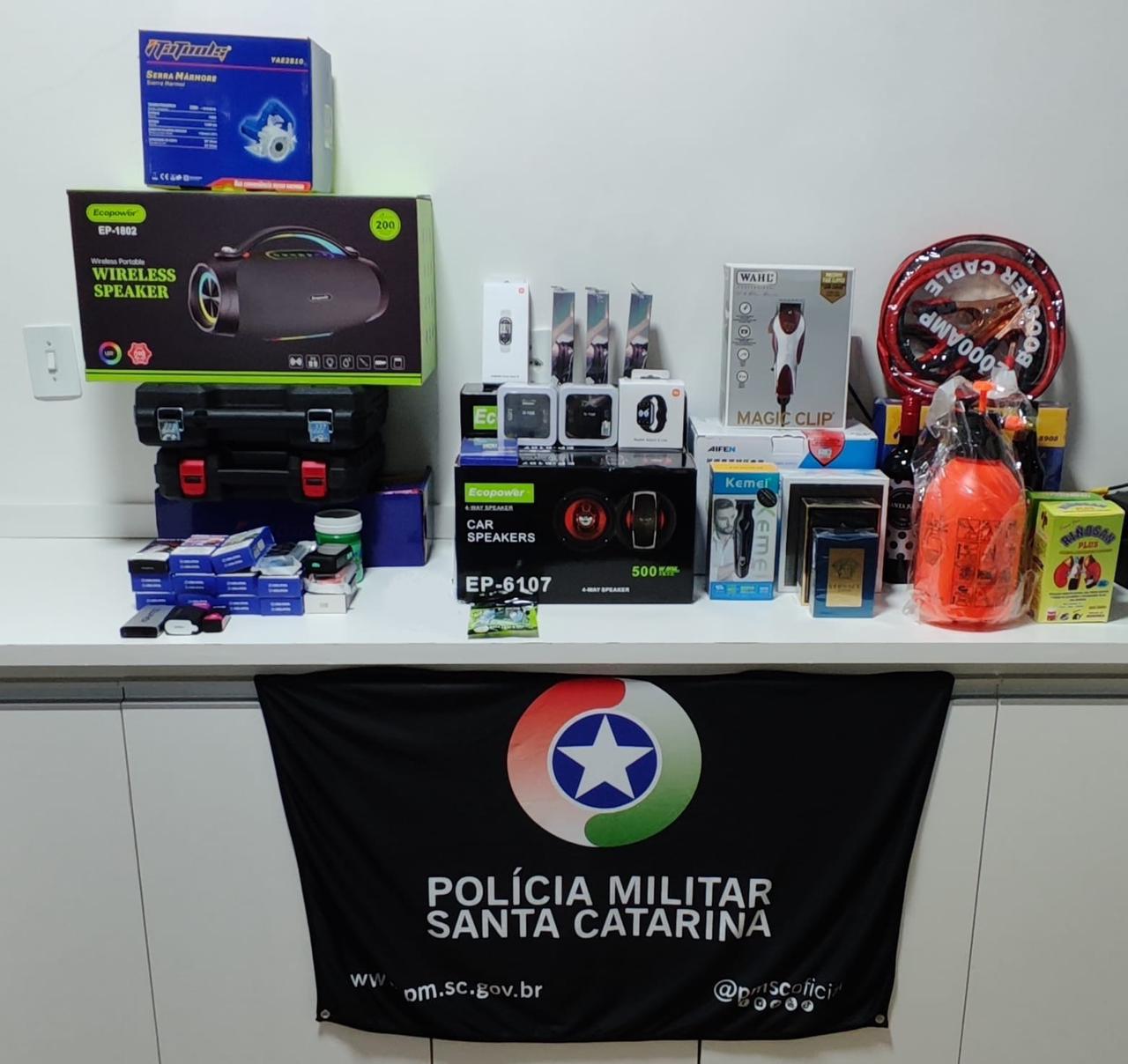 PMRv apreende cerca de R$ 10 mil em mercadorias contrabandeadas na SC-480