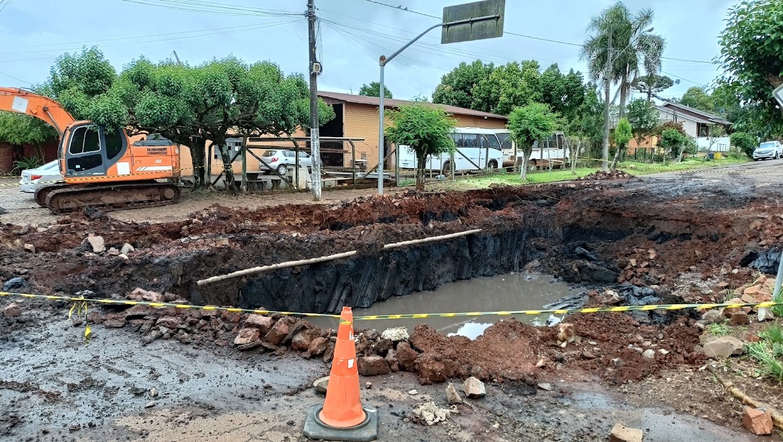 Trecho da Rua Paulo Marques está interditado para obras em São Domingos