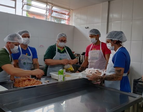 Curso de processamento de carne de frango é realizado na Casa de Apoio Vida Nova em São Domingos