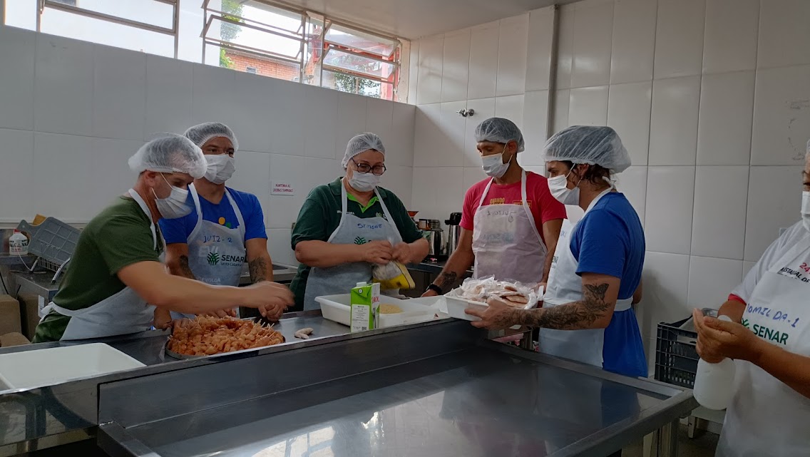 Curso de processamento de carne de frango é realizado na Casa de Apoio Vida Nova em São Domingos