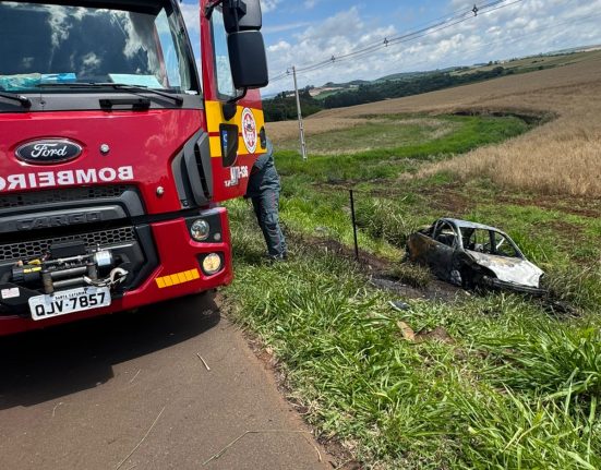 Duas pessoas morrem após saída de pista e incêndio em veículo na SC-480, em Ipuaçu