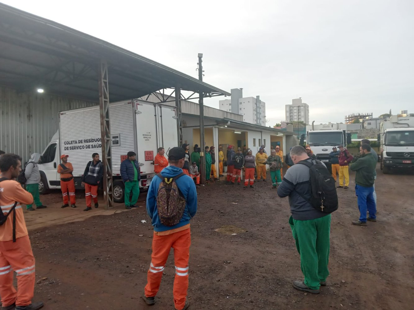 Paralisação da coleta de lixo afeta São Domingos e Ipuaçu