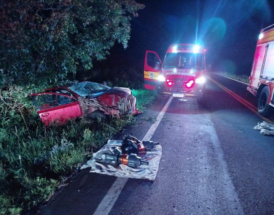 Saída de pista seguida de capotamento deixa uma pessoa morta em Vitorino
