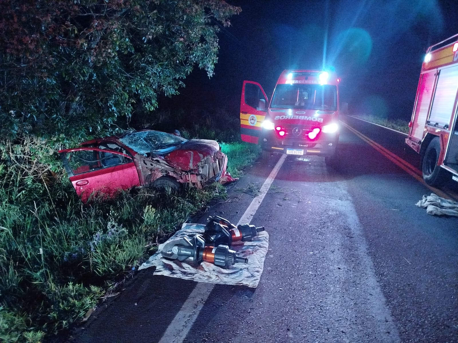 Saída de pista seguida de capotamento deixa uma pessoa morta em Vitorino
