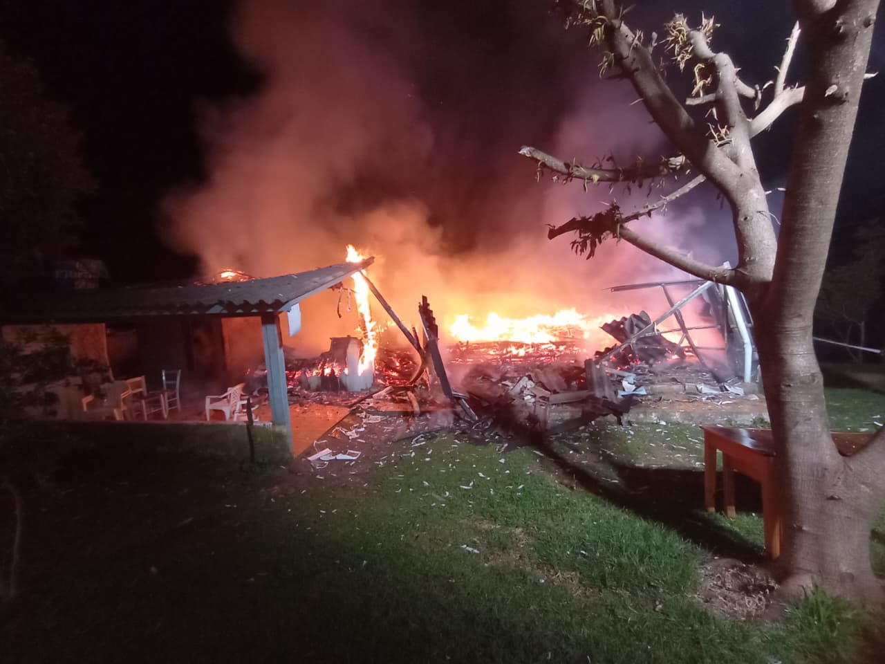 Incêndio destrói residência na Linha Baitaca, em São Domingos