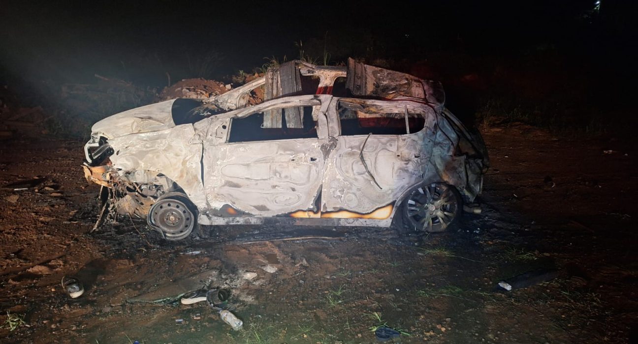 Motorista sofre ferimentos graves após capotamento e incêndio na SC-283