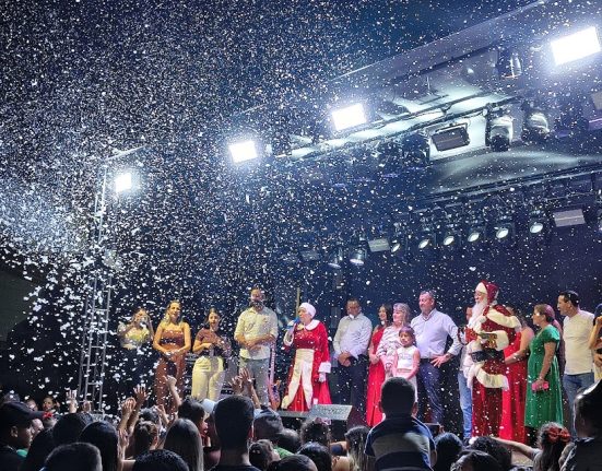 Abertura do Natal encanta moradores e ilumina Ipuaçu com magia e alegria